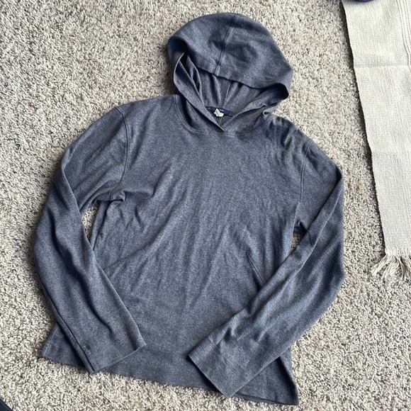 J. CREW Light Gray Hooded Sweater Size Large - Picture 1 of 4